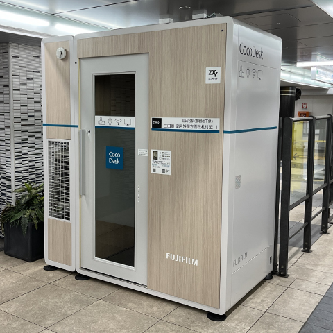 【提携】CocoDesk 日比谷駅(都営地下鉄)  三田線 皇居外苑方面改札付近