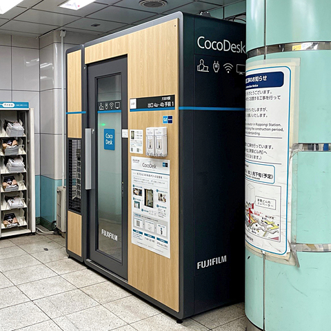 【提携】CocoDesk 六本木駅 出口4a・4b手前