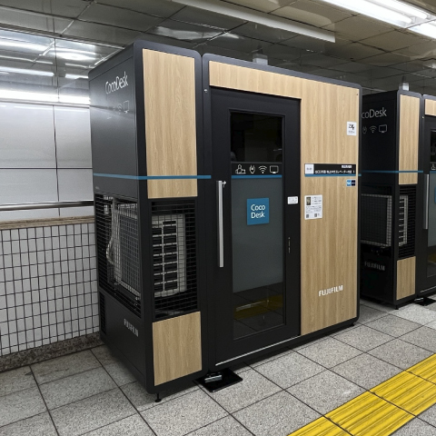 【提携】CocoDesk 高田馬場駅  出口3方面 地上ゆきエレベーター付近